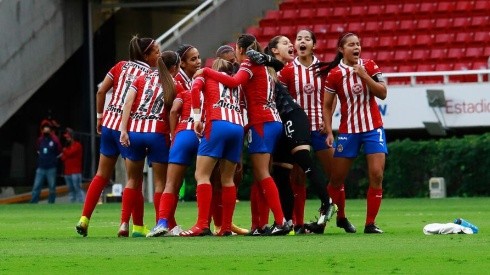 Chivas golea a Mazatlán y vuelve al liderato en la Liga MX Femenil.