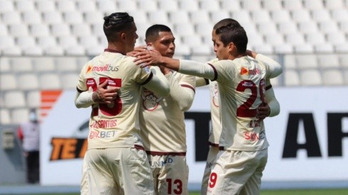 Universitario está puntero en el apertura.