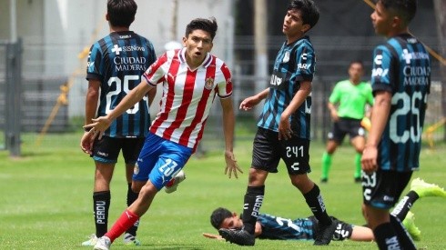 Salcido Jr resolvió una jugada en el área para anotar el gol que selló el empate para Chivas en la división Sub-17