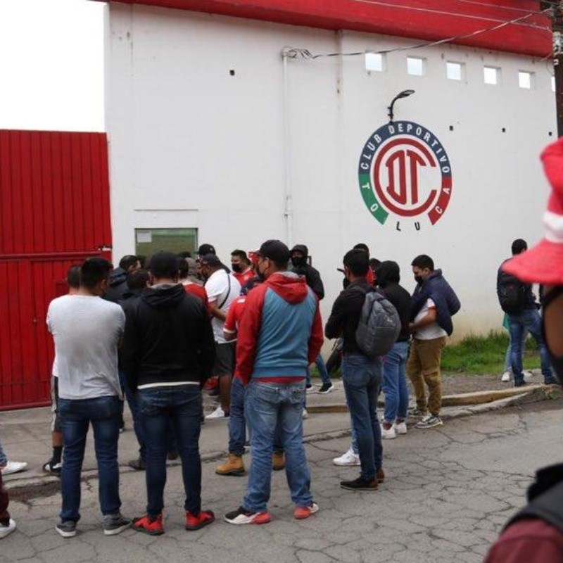 La Banda del Rojo exigió la salida de Chepo de la Torre