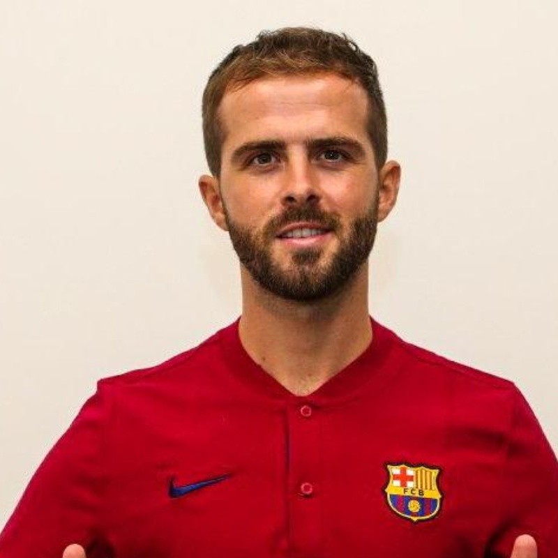 Barcelona posteó la primera foto de Pjanic con los colores culés