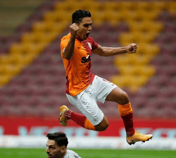 Imperdibles: 4 fotazas del regreso triunfal de Falcao con el Galatasaray