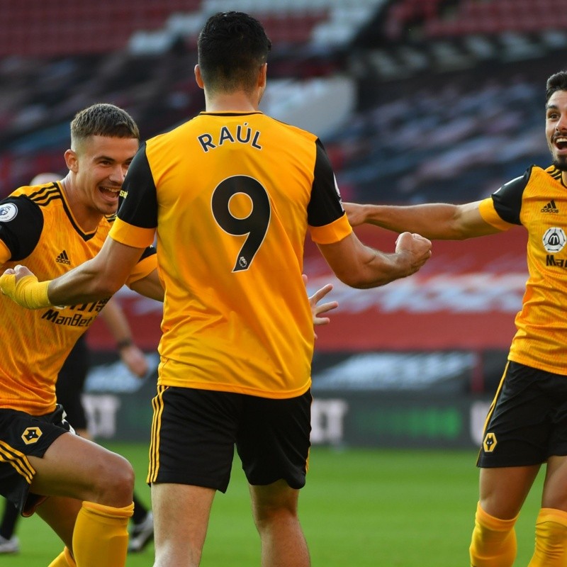 Raúl Jiménez le dio la victoria a Wolves en el debut por Premier