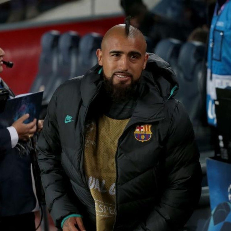 Parece un chiste: Arturo Vidal se iría del Barcelona por 500 mil euros