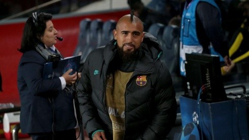Parece un chiste: Arturo Vidal se iría del Barcelona por 500 mil euros
