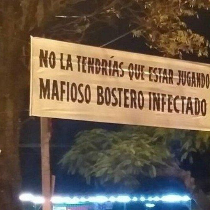 Los hinchas de Libertad recibieron a Boca con un cartel muy picante