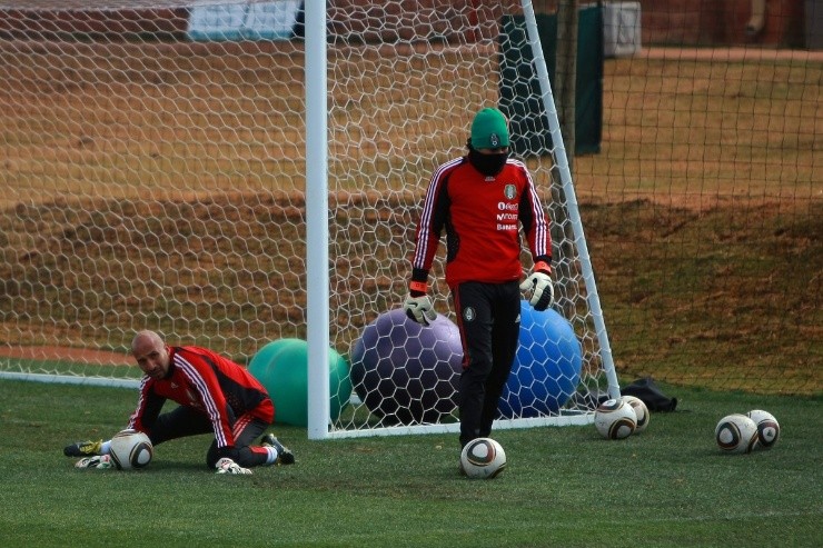 Conejo Pérez y Memo Ochoa entrenan en Sudáfrica (Getty Images)