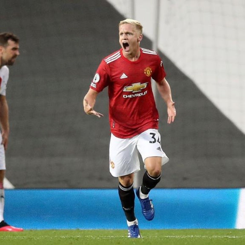 Video: Van de Beek marcó en su primer partido con el Manchester United