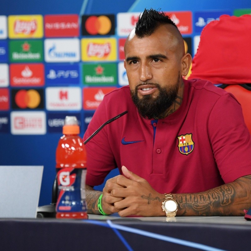 Vidal dejó Barcelona y los hinchas del Madrid recordaron su presentación