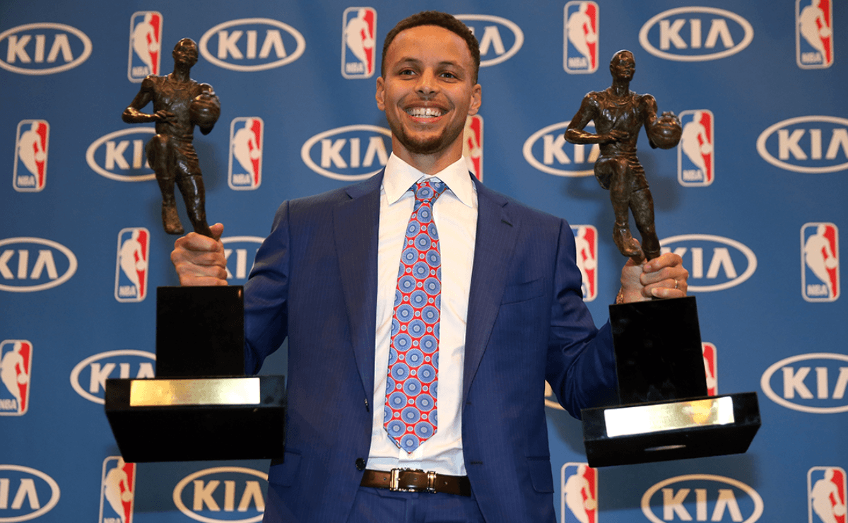 Stephen Curry y los premio MVP Jugador Más Valioso que debido haber