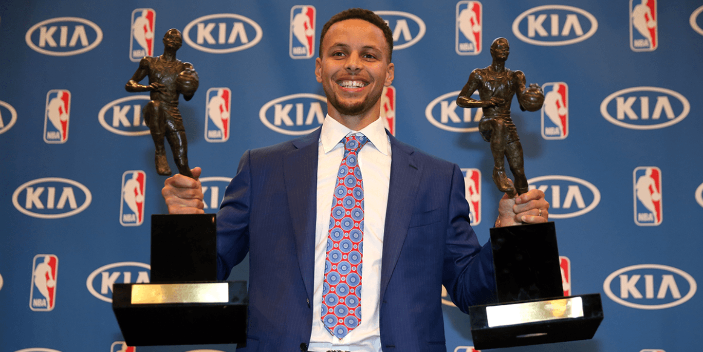 Stephen Curry y los premio MVP Jugador Más Valioso que debido haber
