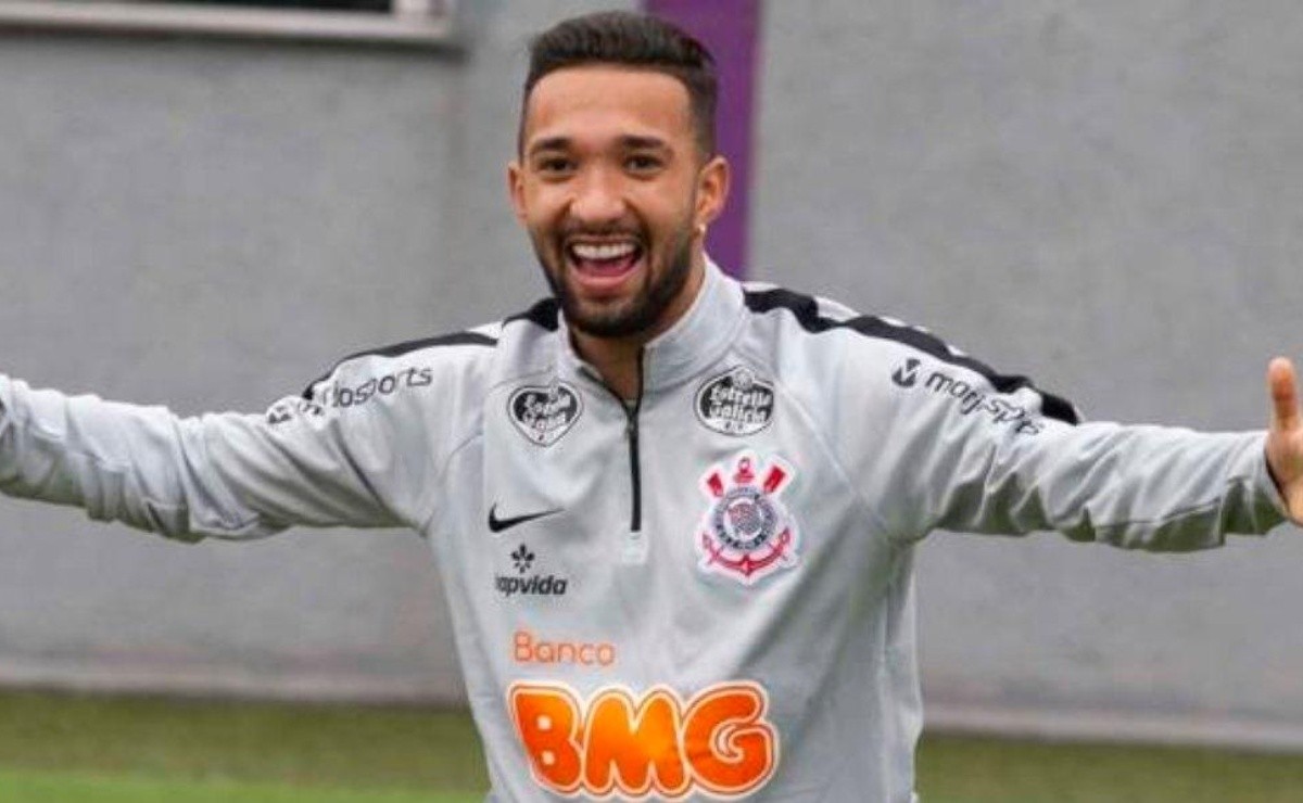 Ex-Corinthians, Carlos Augusto marca em vitória do Monza na Série