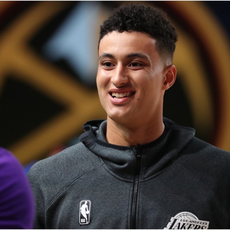 Twitter destroys Kyle Kuzma over pic with Western Conference trophy