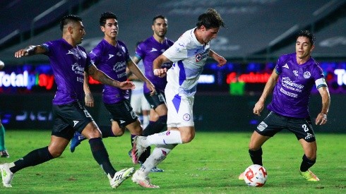 Santiago Giménez en el partido ante Mazatlán