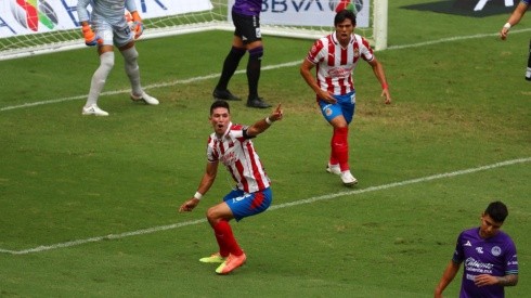 Jesús Molina anotó el gol del empate parcial en la victoria de Chivas en esta fecha 12 del Guard1anes 2020