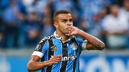 Alisson defende Renato e expõe queda de rendimento no Grêmio