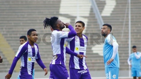 Carlos Ascues hizo una polémica celebración tras su gol.