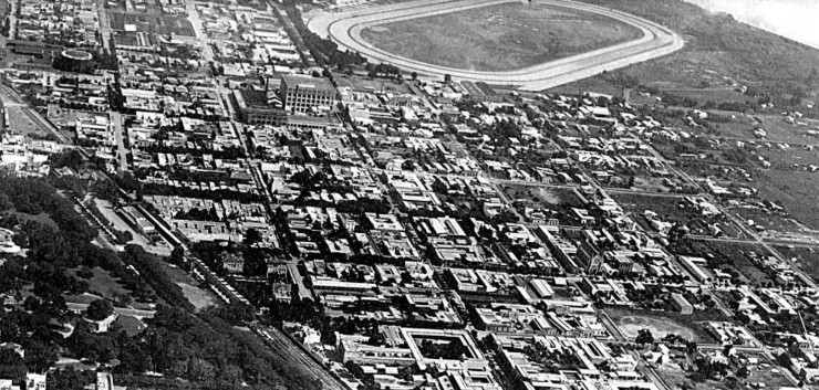 Una antigua vista aérea que permite ver el viejo hipódromo adonde hoy se encuentra el Barrio River más el Monumental.