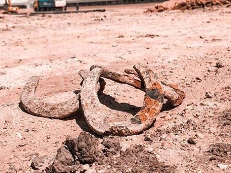 Aparecieron tres herraduras de más de 120 años en el Monumental