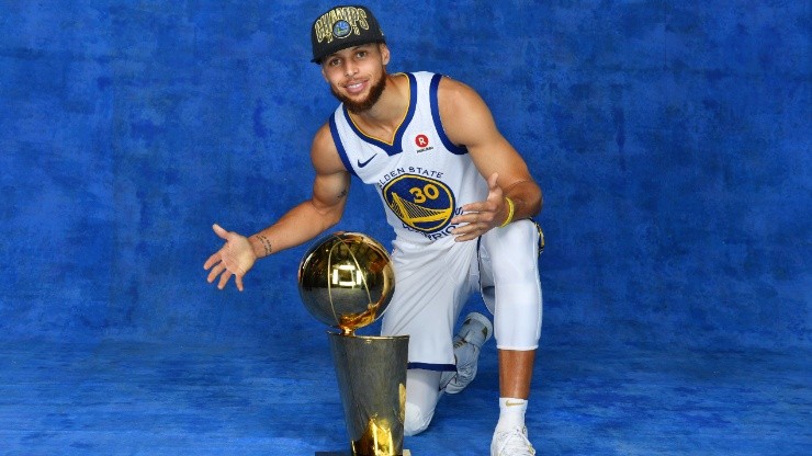 Golden State Warriors Players Steph Curry Makes Sports Illustrated