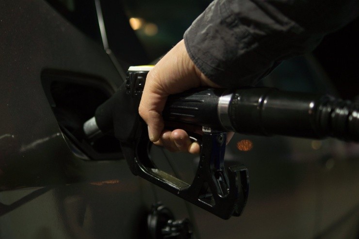 Es importante saber qué tipo de combustible debes usar. Fuente: Pexels