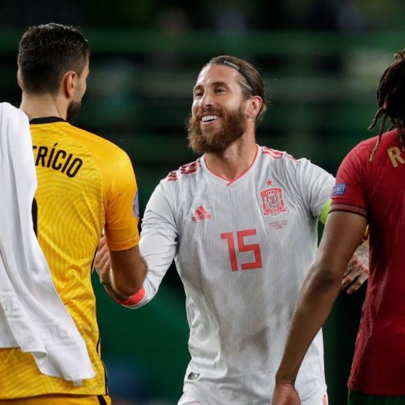 La foto que subió Sergio Ramos con dos leyendas del Real Madrid tras el España - Portugal