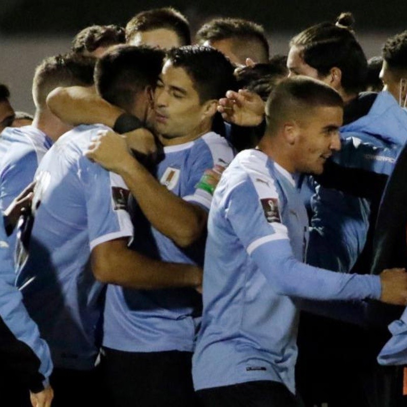 Con un gol agónico de Maxi Gómez, Uruguay le ganó a Chile y sumó 3 puntos clave