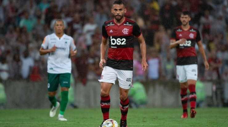 Thiago Maia perdeu aposta com o atacante recentemente - Foto: Alexandre Vidal/Flamengo.