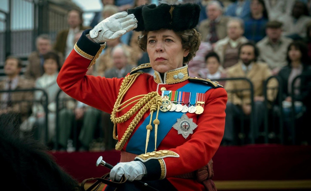 La serie The Crown cesa su producción tras la muerte de la reina Isabel II;  La producción muestra el detrás de cámaras de la familia real británica