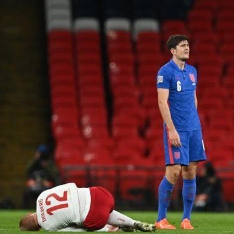 Maguire pega más que el 2020: patadón y expulsión con Inglaterra