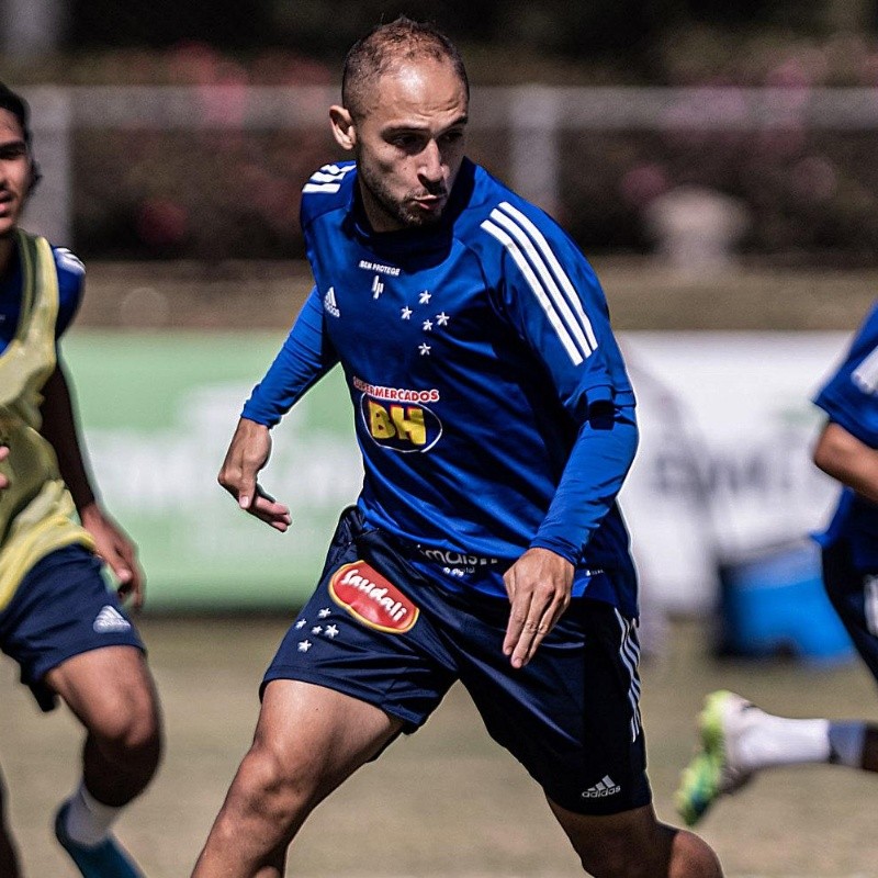 Régis no meio e improvisação na lateral: Cruzeiro está escalado para receber o Juventude, pela Série B