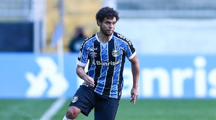 Ferraz vem alternando com Orejuela na direita - Foto: Lucas Uebel/Grêmio.