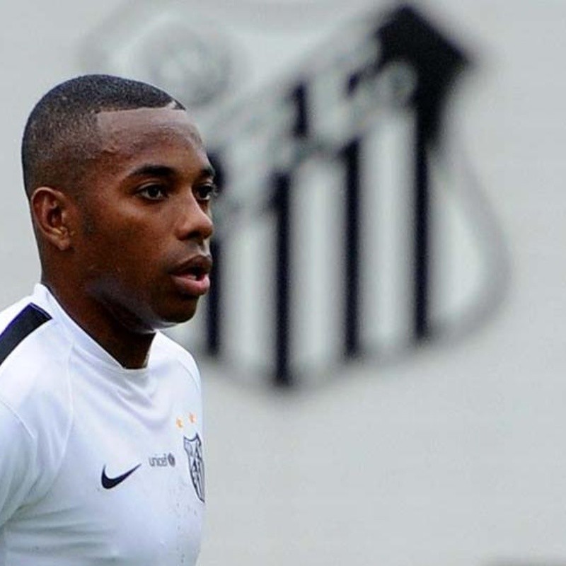 Robinho nega acusação de estupro e ataca imprensa