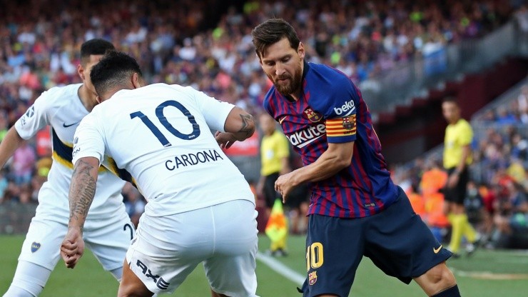 Foto de Lionel Messi enfrentando a Boca.