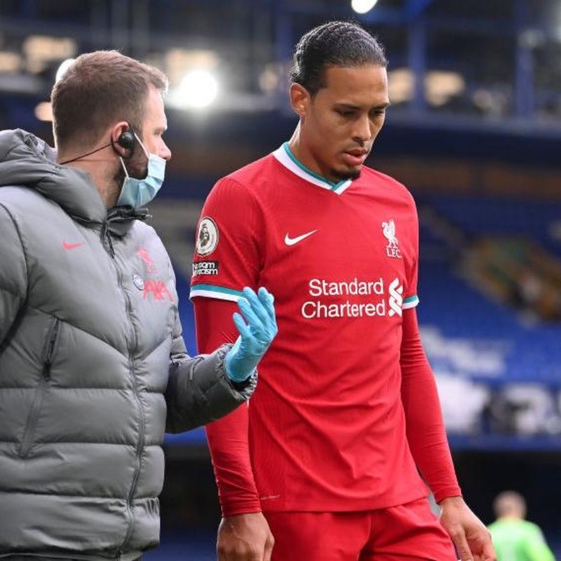 Oficial: Van Dijk se rompió la rodilla y será operado