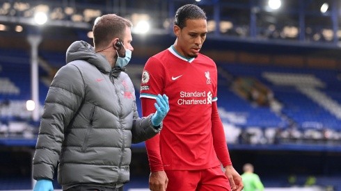 Liverpool's Virgil van Dijk leaves the game with an injury after a challenge by Everton goalkeeper Jordan Pickford. (Getty)