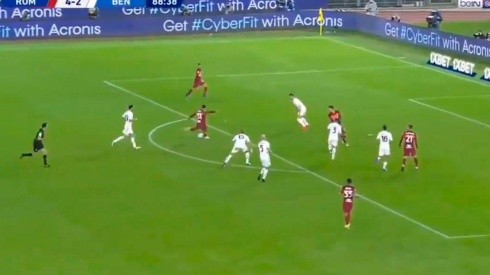 Arrancó desde mitad de la cancha: golazo de Carles Pérez para la Roma