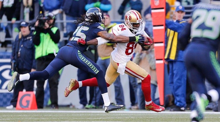 Brandon Lloyd #84 of the San Francisco 49ers runs after making a reception during the game against the Seattle Seahawks at CenturyLink Field on December 14, 2014