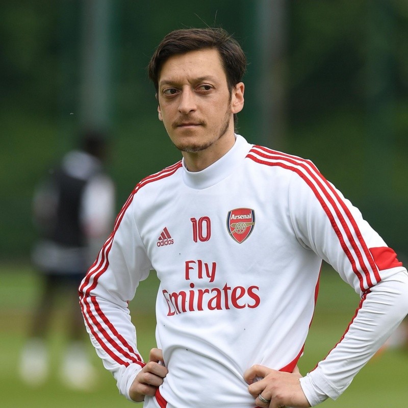 Explotó la guerra entre Arsenal y Özil: la dura carta que el alemán publicó