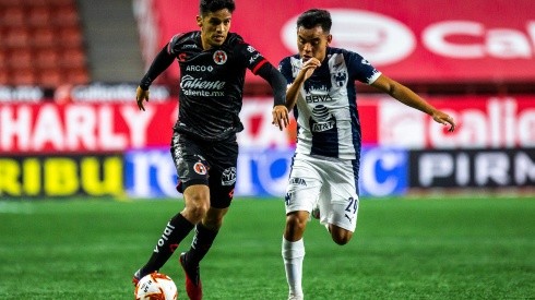 Jaime Gómez of Tijuana (left) and Carlos Rodríguez of Monterrey compete for the ball (Getty).