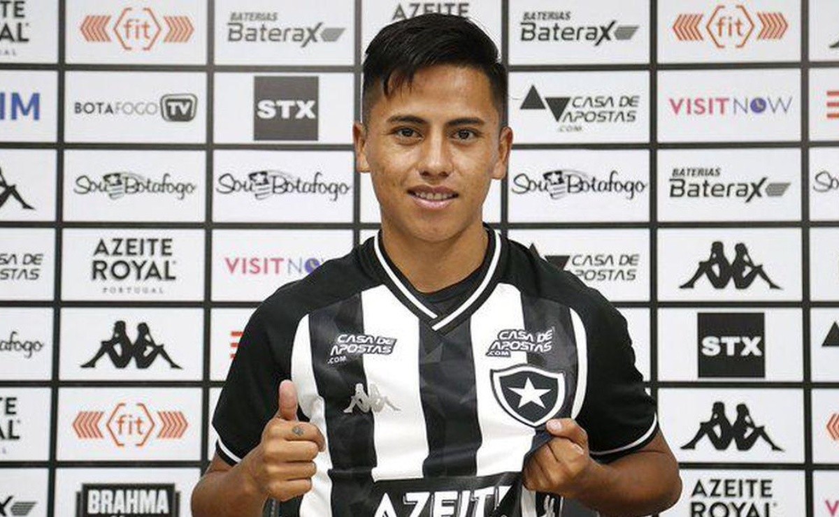 Ex-jogador do Cruzeiro, colombiano Angulo acerta com o Botafogo