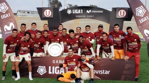 Universitario pudo recién lavantar la Copa el último lunes.