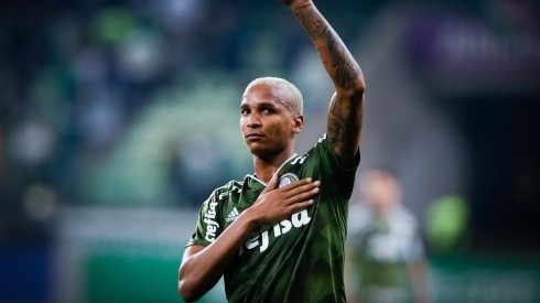 Luiz Adriano pode ganhar uma nova "sombra" no Palmeiras (Foto: Getty Images)
