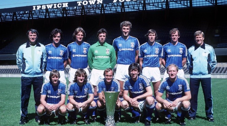 The Ipswich Town team pose together for a team photograph with the UEFA Cup trophy. (Getty)