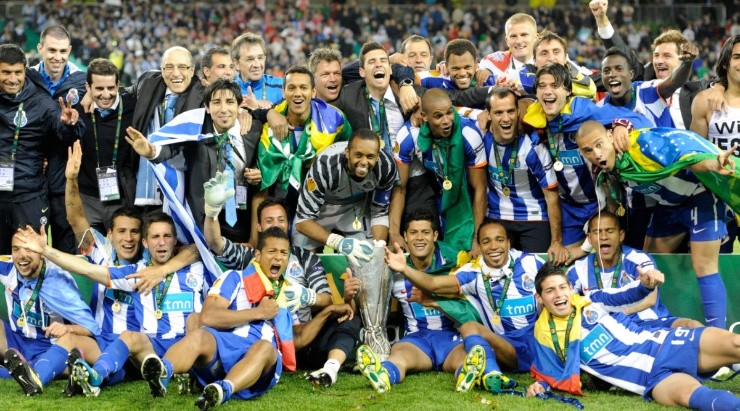 FC Porto celebrate with the trophy after the UEFA Europa League Final between FC Porto and SC Braga. (Getty)
