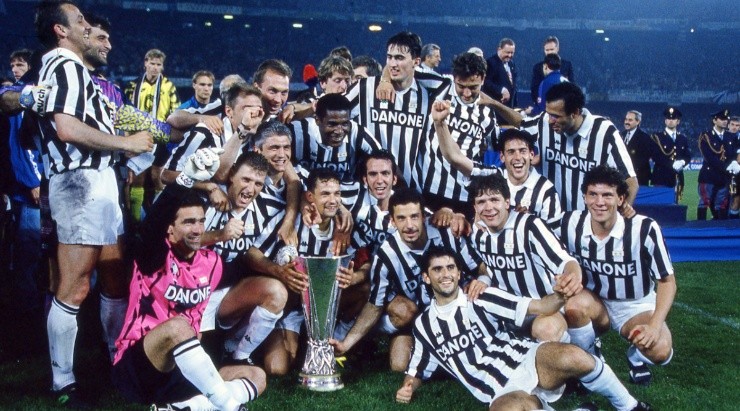 Juventus players celebrate the victory with the UEFA CUP after the UEFA Final match between Juventus and Borussia Dortmund. (Getty)
