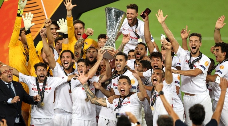 Lucas Ocampos of Sevilla and his teammates lift the UEFA Europa League Trophy. (Getty)