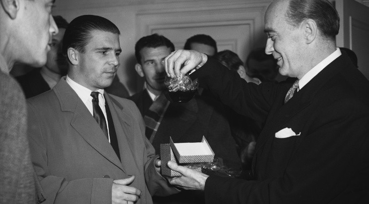 Ferenc Puskas being given a souvenir ashtray in 1953. (Getty Images)