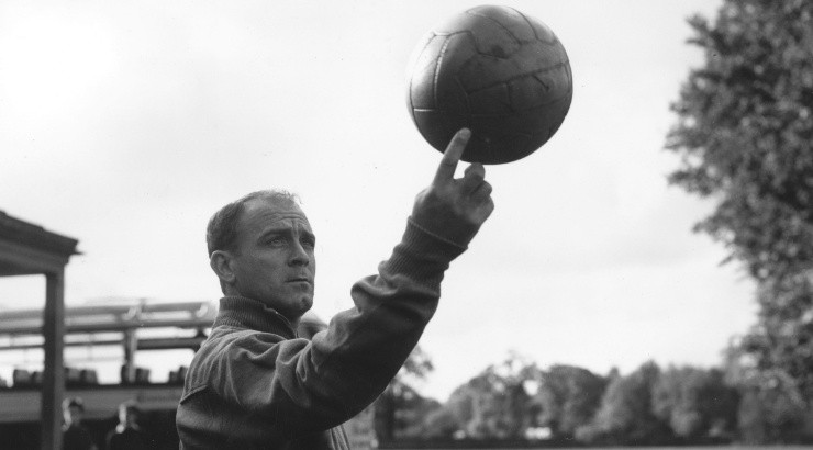 Spanish footballer Alfredo di Stefano spinning a ball on one finger. (Getty Images)