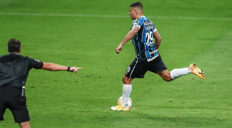 Diego Souza marcou de pênalti e garantiu o empate do Tricolor - Foto: Lucas Uebel/Grêmio.